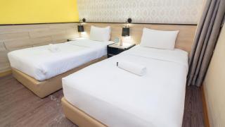 Swing & Pillows - Golden Roof Hotel Seri Iskandar, Ipoh - 2