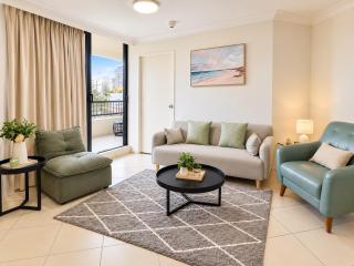 Central Surfers Paradise 2BR Pool Walk to Beach & Cavill - 9