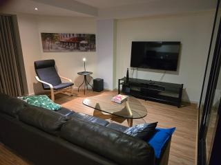 Comfortable spacious 2BR East Perth apartment - 0