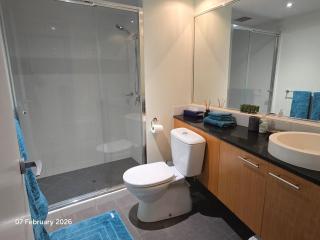 Comfortable spacious 2BR East Perth apartment - 7