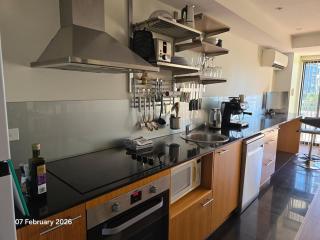 Comfortable spacious 2BR East Perth apartment - 6
