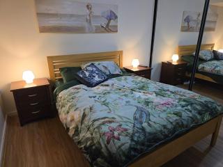 Comfortable spacious 2BR East Perth apartment - 4