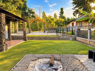 Country Home Pai - 9