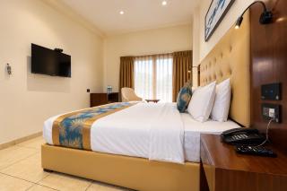 Palm Greens Club & Resort by The Sky Imperial - 1