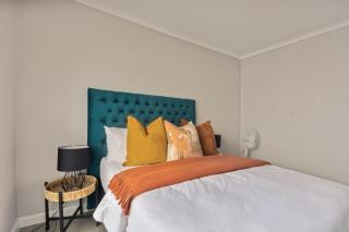 Sandton Grand 2-Bed at Middle 3 - 8