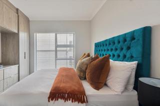 Sandton Grand 2-Bed at Middle 3 - 6