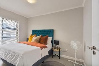 Sandton Grand 2-Bed at Middle 3 - 5