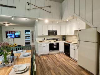 TreeTops- Fireplace, Ski off, Shuttle On Access! - 7