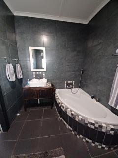 Duncan Garden Cottage - 2