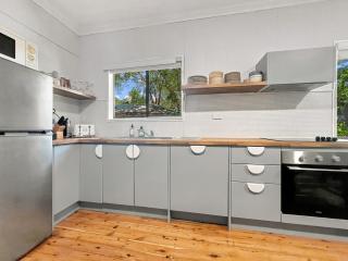 Pearl Beach Semi - 2 min to sand & sea - Lilly - 4