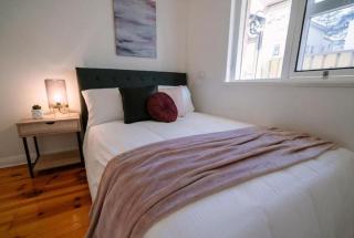 Big Wave Glenelg 2BR Apartment Fast WiFi AC Steps to Beach and Jetty Road - 5