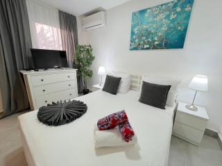PARADISE BAY VILLAS with Sea View and Wi-Fi - 5