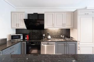 Luxe Bliss 2BR Glyfada - 8