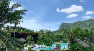Warehouse18 Pool Cafe Resort - 2