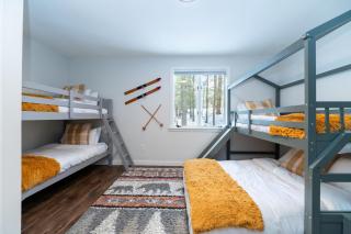 BearHaus-Fireplace, HUGE indoor Hot Tub, Sleeps 14 - Killington - 1
