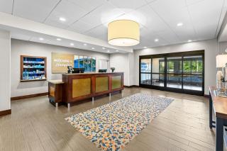 Hampton Inn & Suites Philadelphia/Bensalem - 7