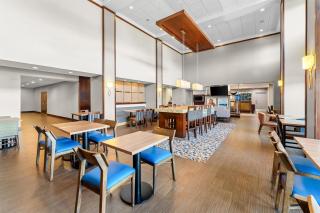 Hampton Inn & Suites Philadelphia/Bensalem - 2