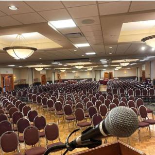 The Glenmore Inn & Convention Centre - 1