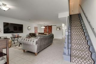 Beautiful 3 Bedroom- free parking 2M to Broadway - 3