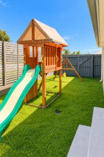Bright Family Retreat - Quiet Caboolture Stay - Holiday Home - 8