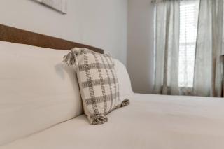 Nashville HQ King Bed l 5 Min to Broadway l Park - 1
