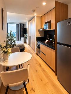 Skyline 41 Luxury Executive Loft - 3