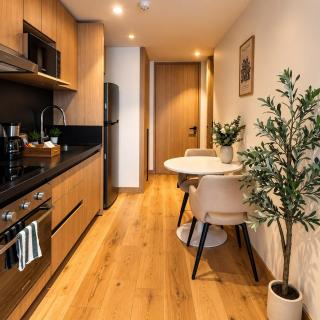 Skyline 41 Luxury Executive Loft - 6