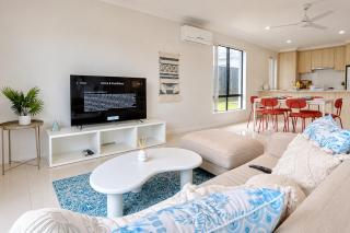 Large 4-Bedroom Home in Pİmpama - Easy Access to Theme Parks - Pimpama - 8