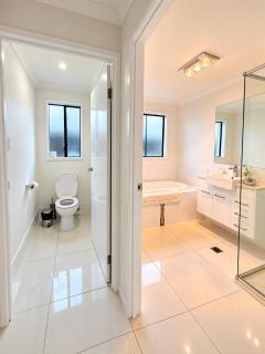 Large 4-Bedroom Home in Pİmpama - Easy Access to Theme Parks - Pimpama - 7