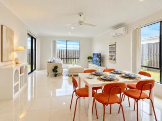 Large 4-Bedroom Home in Pİmpama - Easy Access to Theme Parks - Pimpama - 2