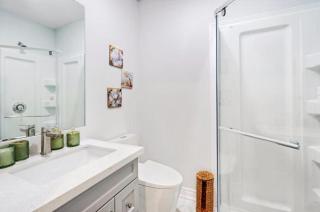 4-Bedroom Family Retreat Near the Falls BBQ & Parking Included - 3