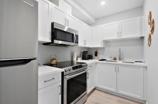 4-Bedroom Family Retreat Near the Falls BBQ & Parking Included - 2