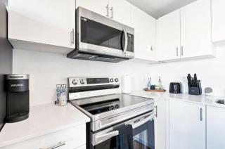 Patio Suite with BBQ & Outdoor Relaxation Near Niagara Falls - 9