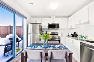 Patio Suite with BBQ & Outdoor Relaxation Near Niagara Falls - 2