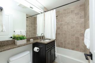 Updated 3BR, 3BA, 1 Block from Gondola! - 2