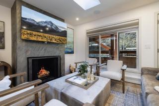New Stunning 3BR, 3BA Steps from Gondola with AC! - 2