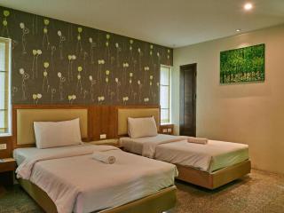 Phuket Ecozy Hotel - 1
