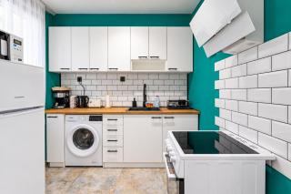 1 Min Walk to Main Street & 2BDR & Free Parking - 8