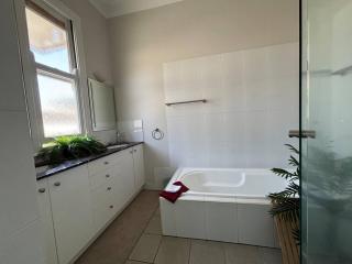 Private beautiful house. 1 bed/bath OR 2 bed/bath - 5