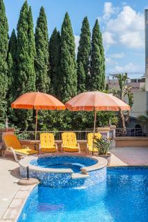 Central villa flatlet with pool - free parking and WiFi - 9