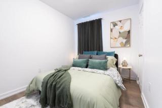 New & Cozy 2-Bedroom Suite Walk to the Falls Parking Included - 9