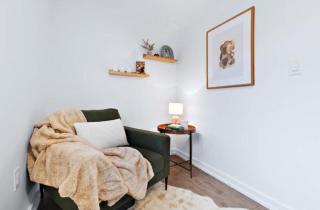New & Cozy 2-Bedroom Suite Walk to the Falls Parking Included - 3