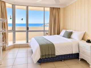 Ocean-View Stay in the Heart of Surfers Paradise - 8