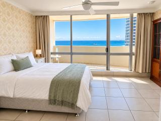Ocean-View Stay in the Heart of Surfers Paradise - 1