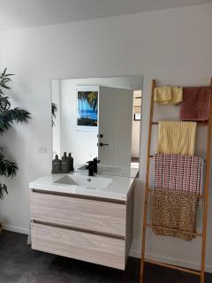 Paradise By The Beach - Sleeps 2 - with a pool - 7