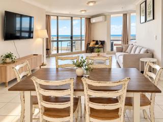 Ocean-View Stay in the Heart of Surfers Paradise - 3