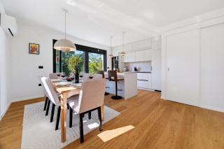 Green Zone Apartment With Terrace And Parking - Happy Rentals - 9