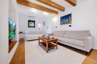Green Zone Apartment With Terrace And Parking - Happy Rentals - 7