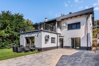 Green Zone Apartment With Terrace And Parking - Happy Rentals - 3