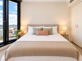 Skyline Sanctuary Luxe Valley Apartment - Brisbane - 5